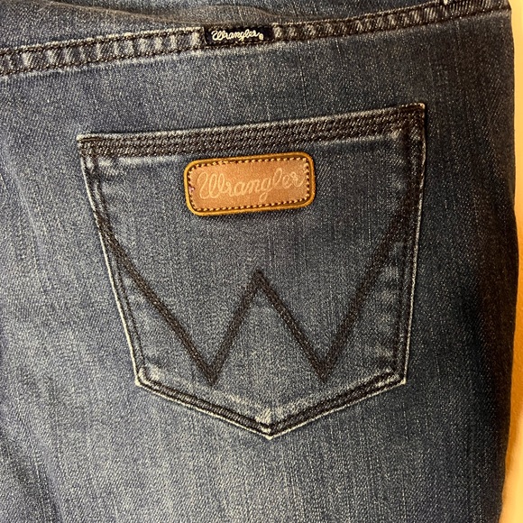Wrangler Distressed Tribal Embroidered Midrise Raw Hem Skinny Jeans Size 11/28 - Picture 7 of 11